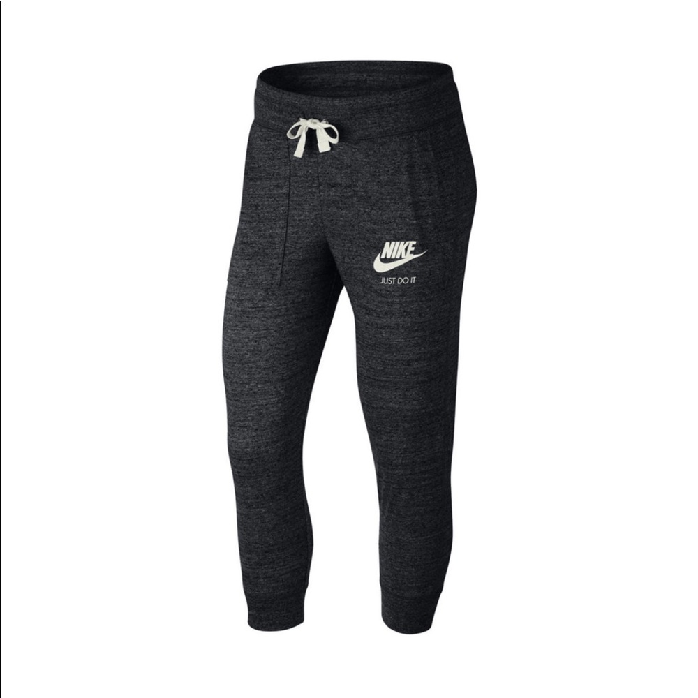 Women’s Nike Gym Vintage Lightweight Capris.